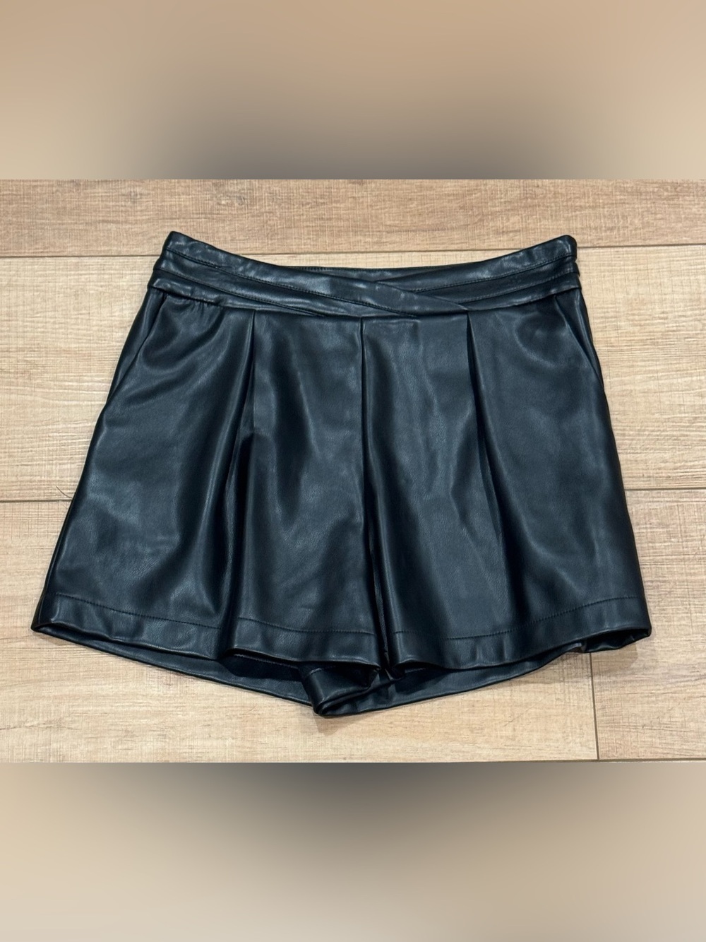 7 For All Mankind NWT Faux Leather Pleated Shorts Crossover Waist S